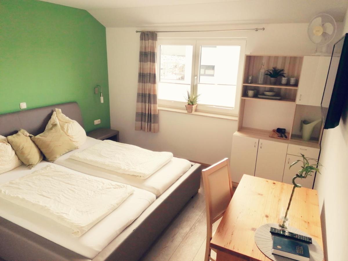 Taferne In Koestendorf - Ferienwohnung Monteurzimmer Ноймаркт ам Валерзее Екстериор снимка