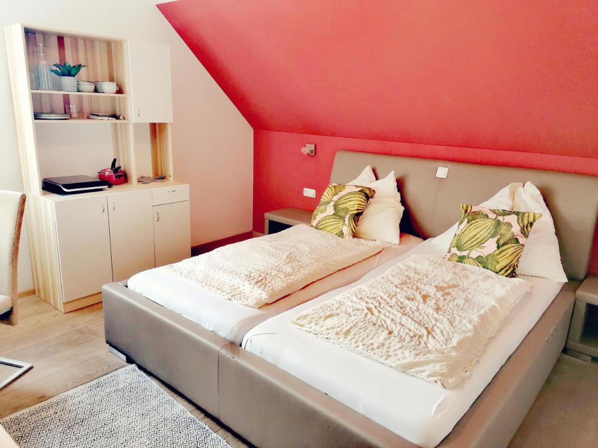 Taferne In Koestendorf - Ferienwohnung Monteurzimmer Ноймаркт ам Валерзее Екстериор снимка