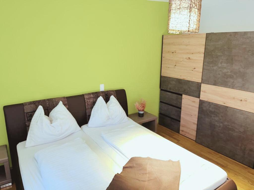 Taferne In Koestendorf - Ferienwohnung Monteurzimmer Ноймаркт ам Валерзее Екстериор снимка