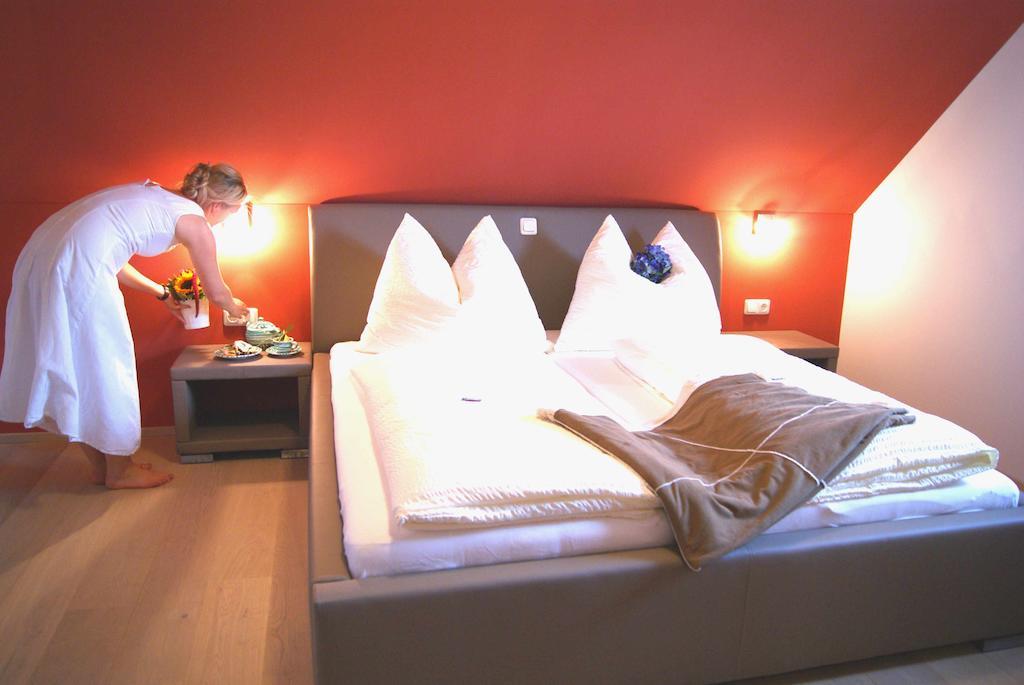 Taferne In Koestendorf - Ferienwohnung Monteurzimmer Ноймаркт ам Валерзее Екстериор снимка